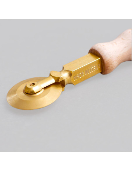 Rotella tagliapasta in ottone liscia
