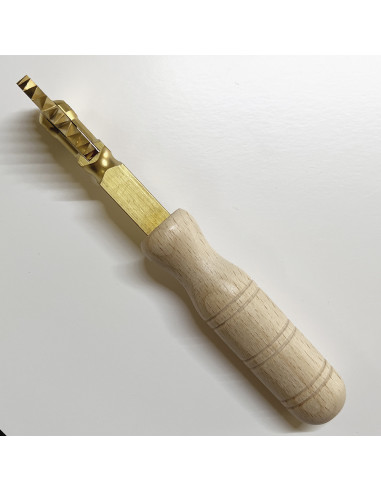 Rotella tagliapasta in ottone festonata